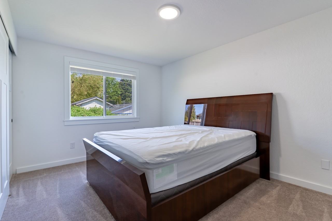 906 N 101st St - Photo 5 of 27