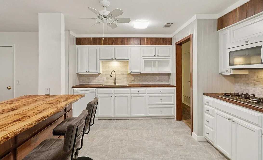 226 Hillcrest St - Photo 2 of 14