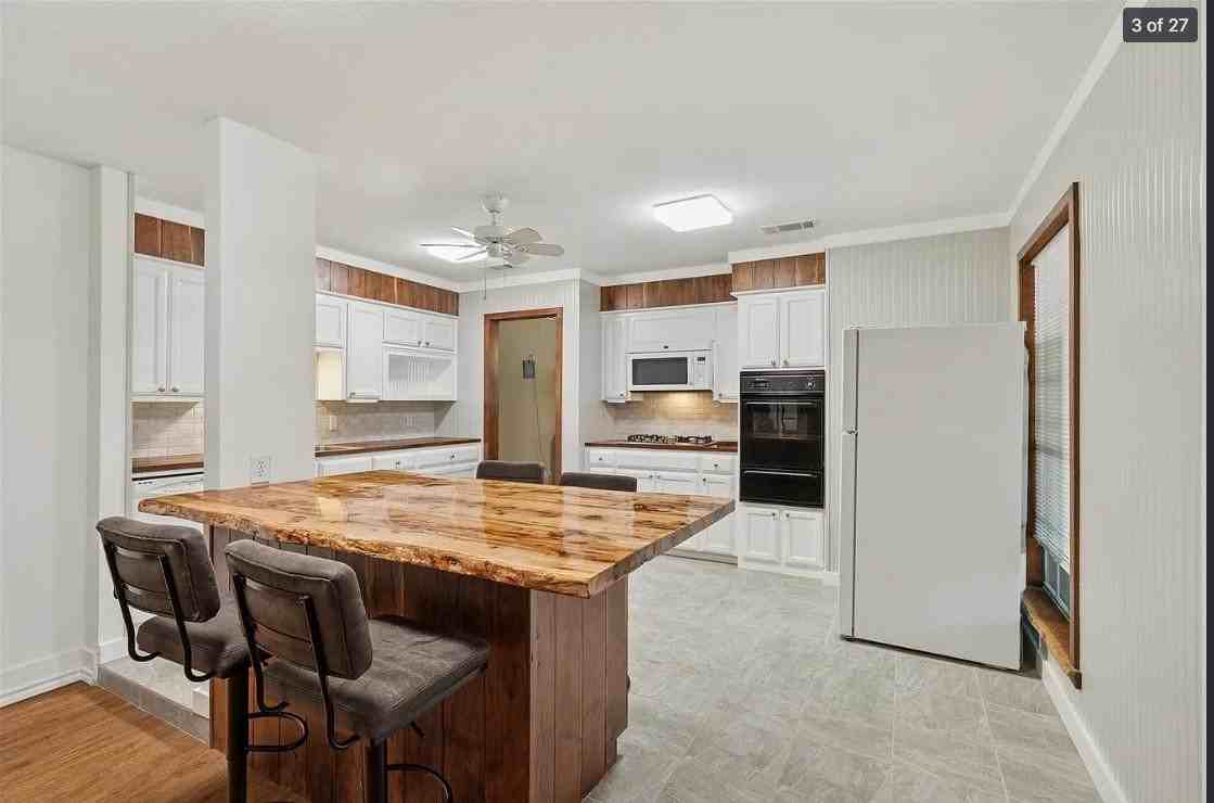 226 Hillcrest St - Photo 3 of 14