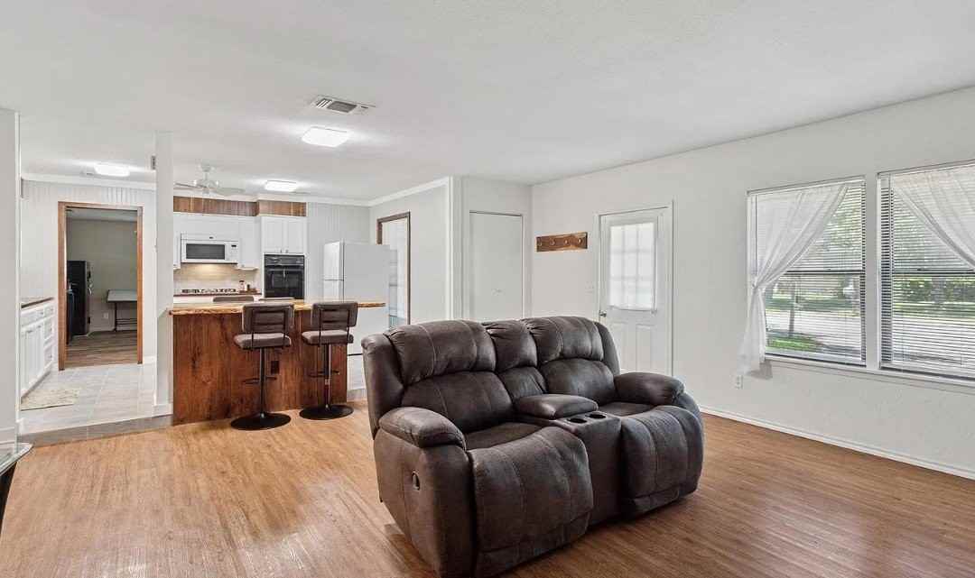 226 Hillcrest St - Photo 6 of 14