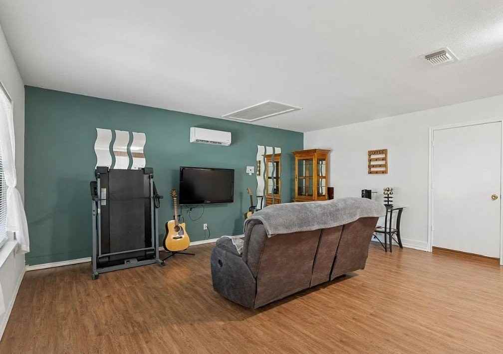 226 Hillcrest St - Photo 7 of 14