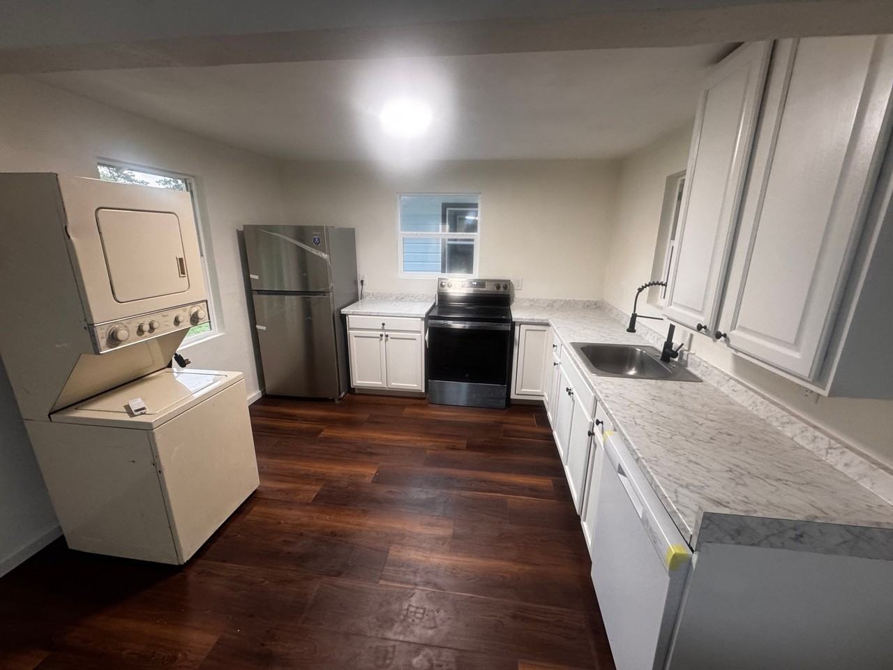 326 W College St #A - Photo 3 of 12