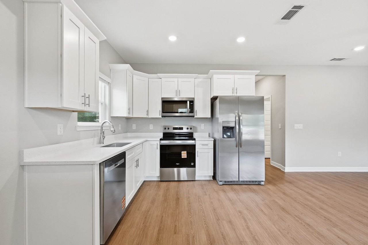 498A E North Ave #A - Photo 2 of 6