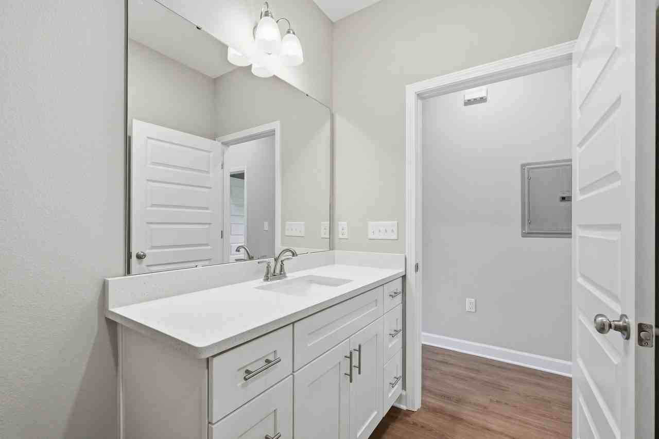 498A E North Ave #A - Photo 3 of 6