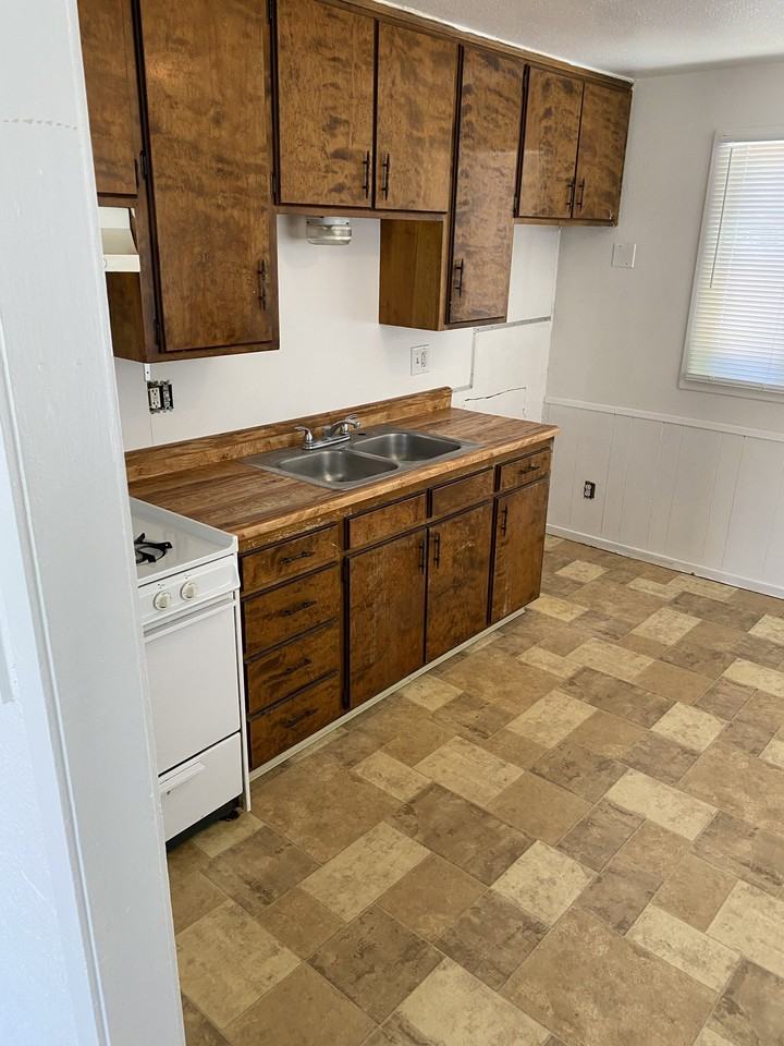 2120 Meadowbrook Ave - Photo 2 of 7