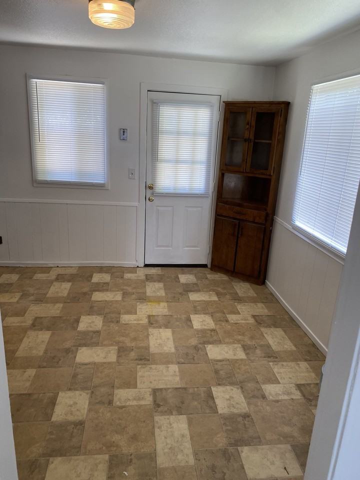 2120 Meadowbrook Ave - Photo 3 of 7