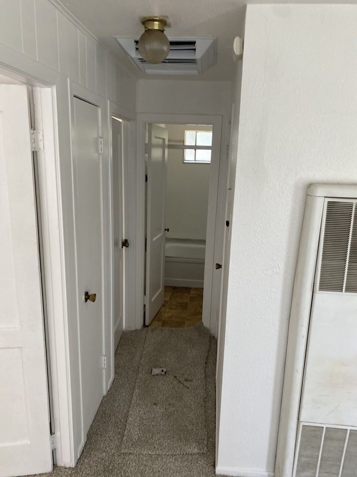 2120 Meadowbrook Ave - Photo 5 of 7