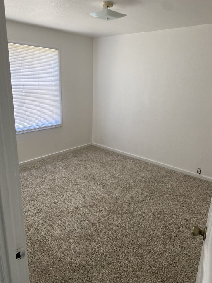 2120 Meadowbrook Ave - Photo 7 of 7