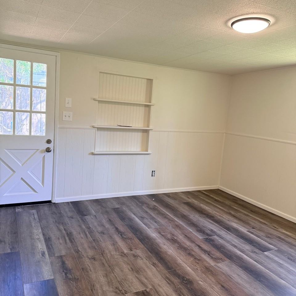 1970 Lonnon Rd - Photo 6 of 8