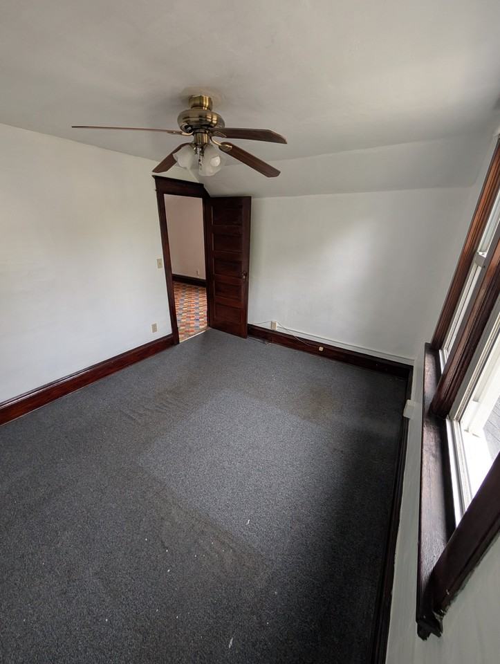 806 E Loomis St #2 - Photo 3 of 12