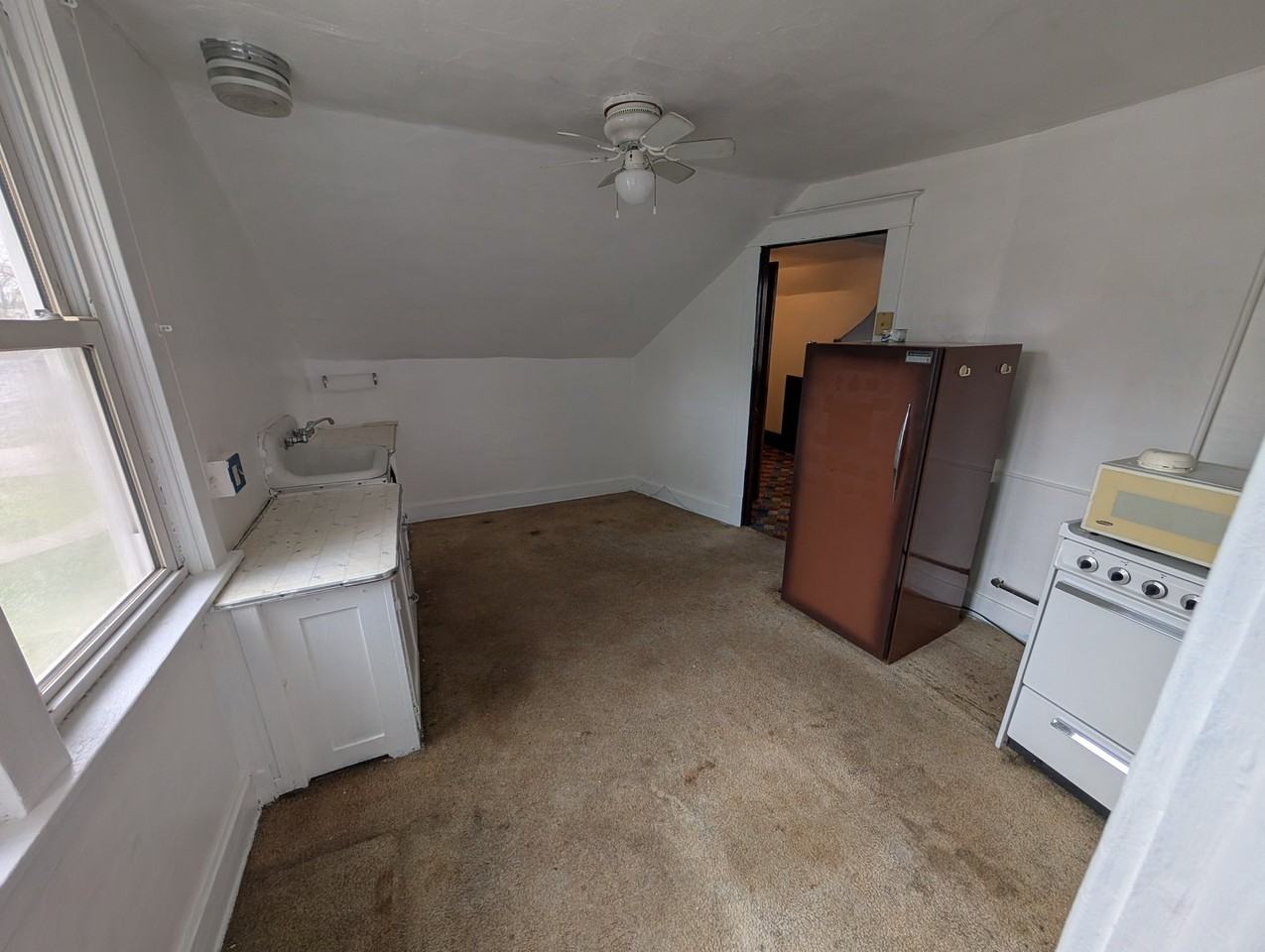 806 E Loomis St #2 - Photo 4 of 12
