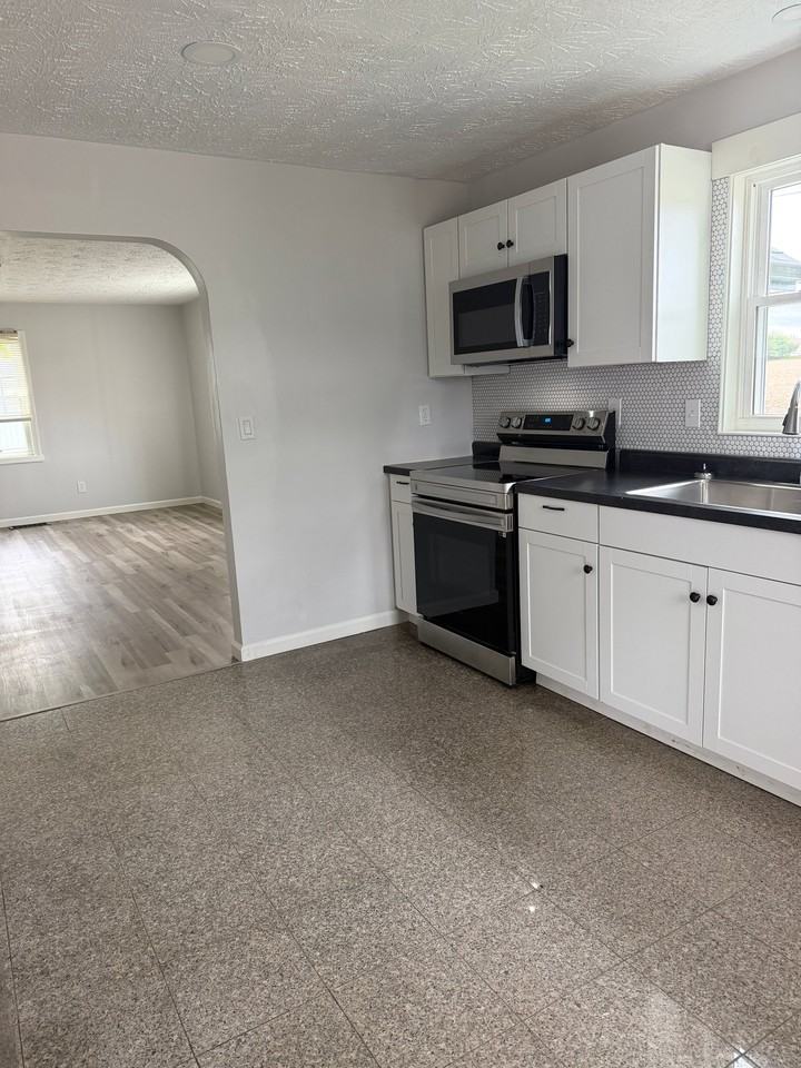 4437 E Kitridge Rd - Photo 4 of 17