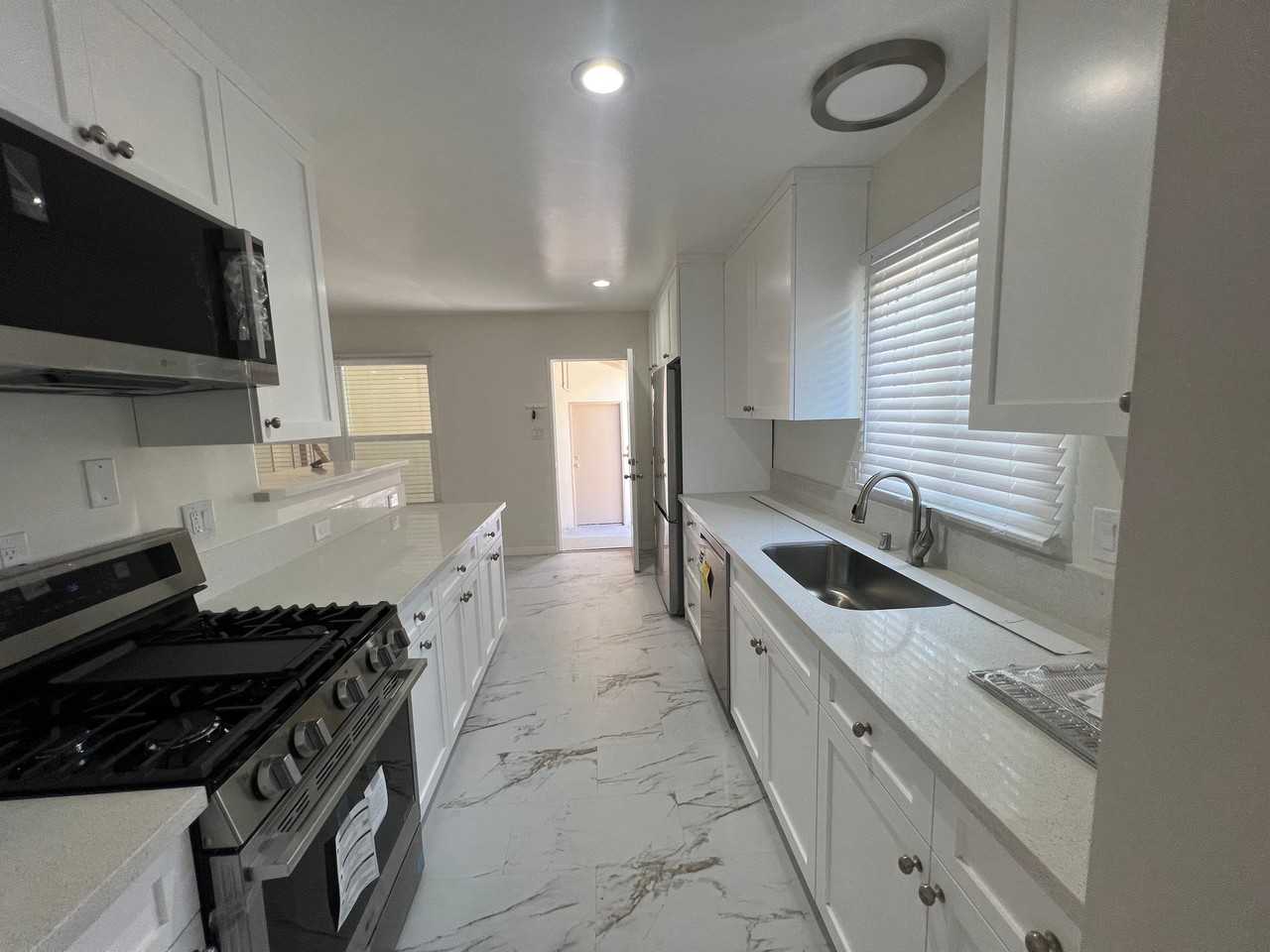 302 N Ventura St - Photo 3 of 28
