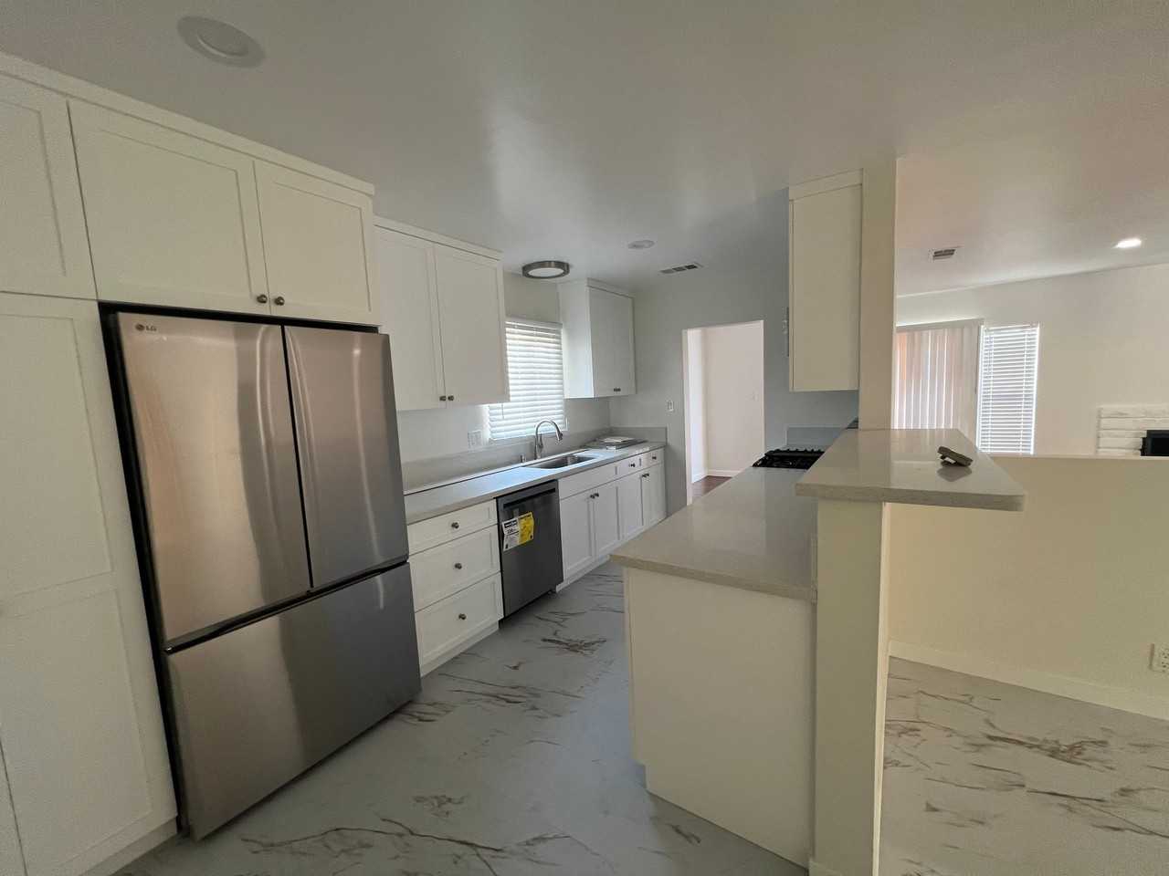 302 N Ventura St - Photo 6 of 28