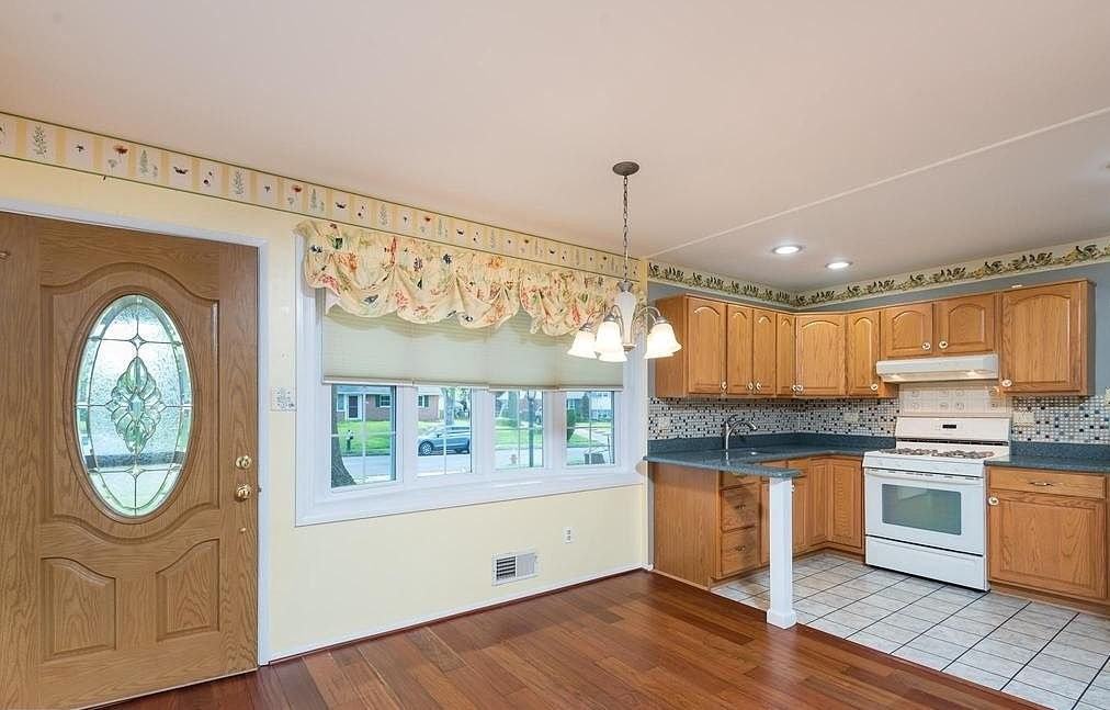 14612 Batavia Dr - Photo 7 of 20