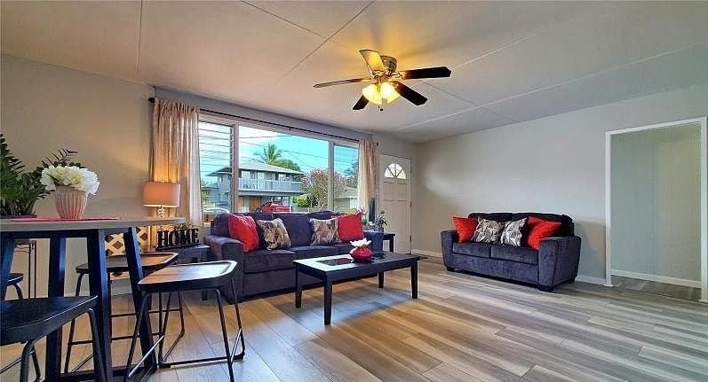 328 Hoomalu St - Photo 2 of 14