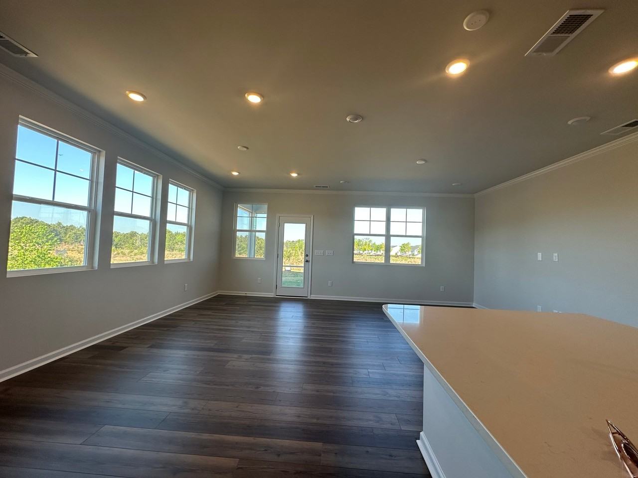 2210 Caen St - Photo 5 of 17