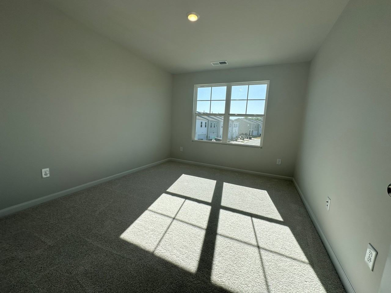 2210 Caen St - Photo 7 of 17