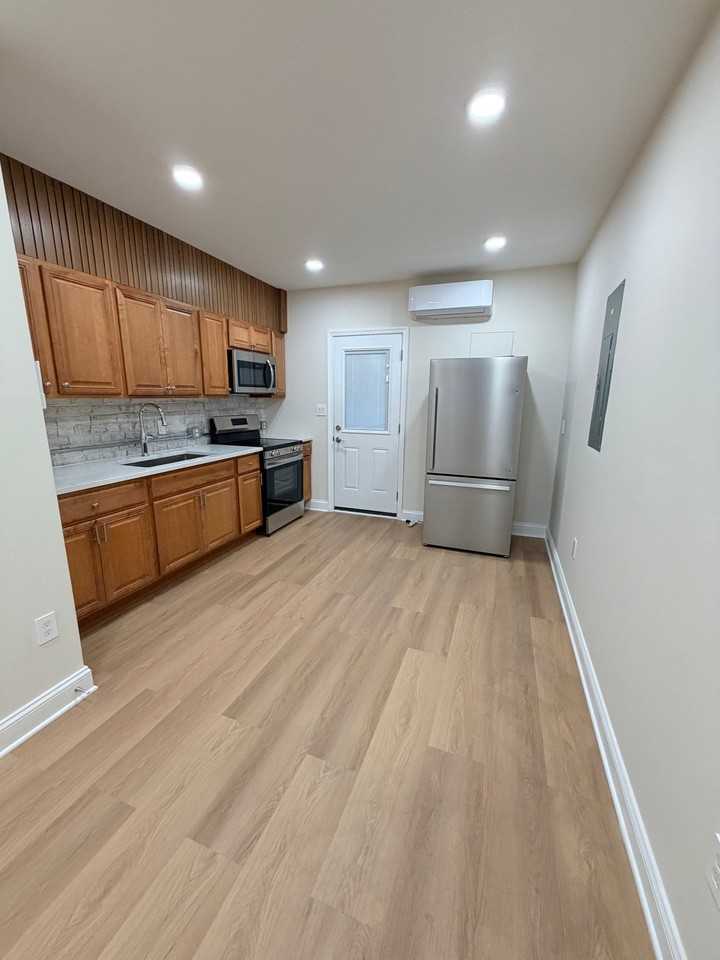 853 Reinhart St - Photo 5 of 19