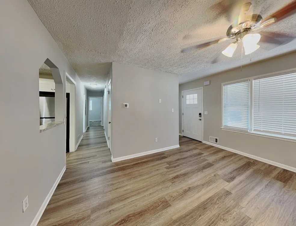 4174 Renfrew Ct Sw - Photo 3 of 13