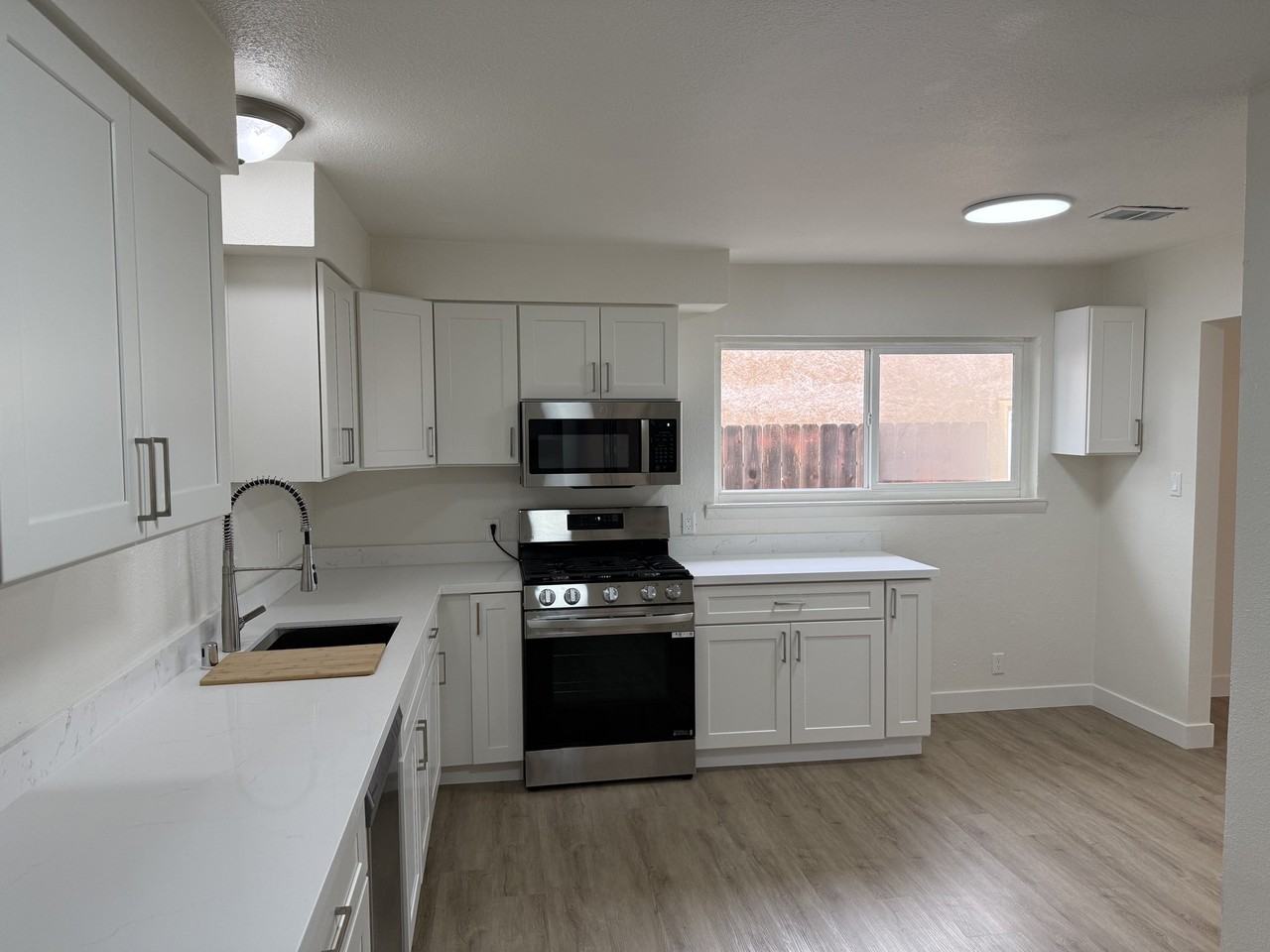 636 Las Palmas Ave - Photo 3 of 10