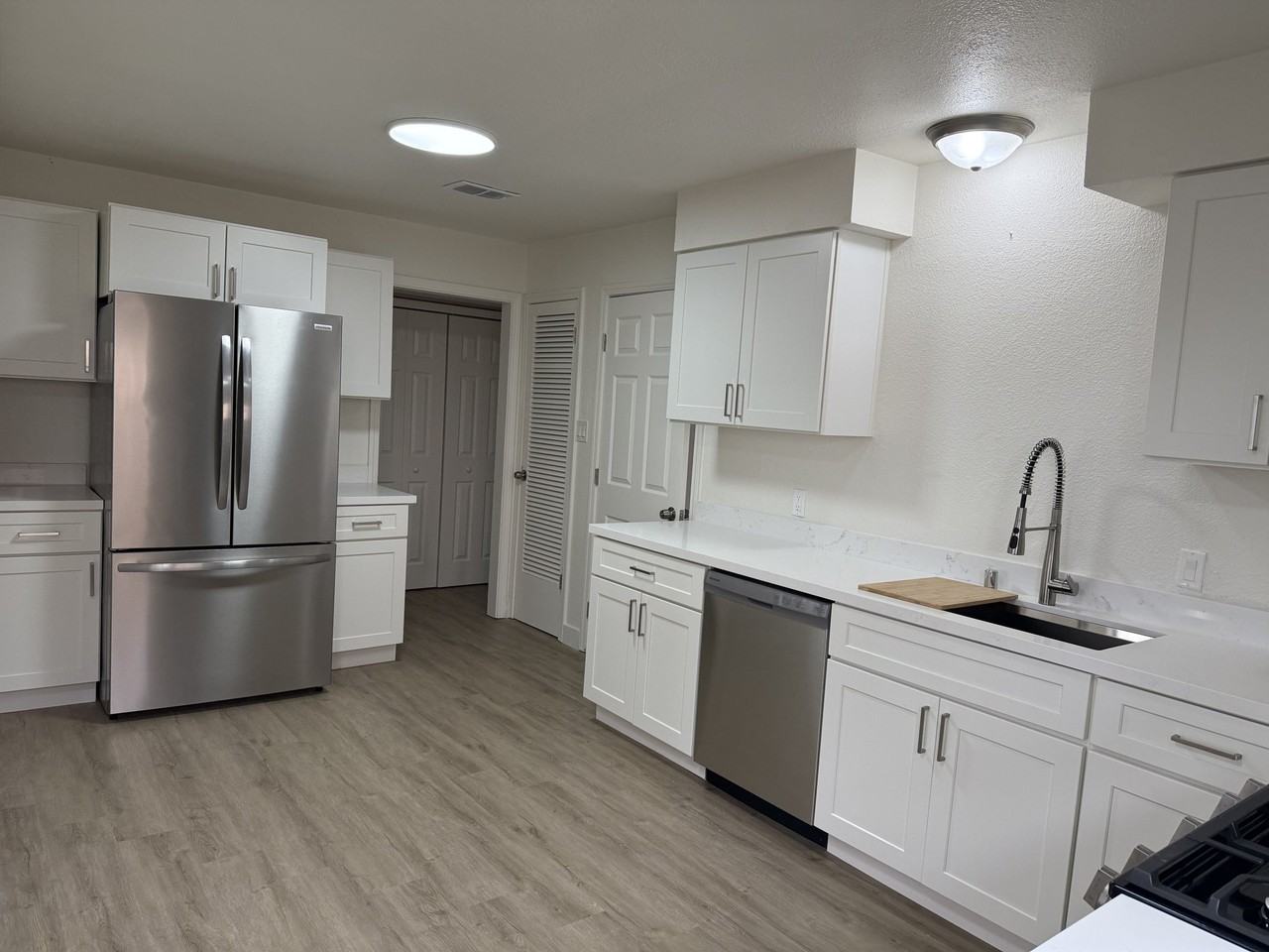 636 Las Palmas Ave - Photo 4 of 10