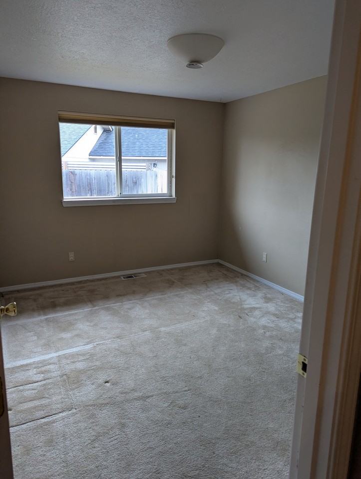 18013 Cross Ct - Photo 6 of 7