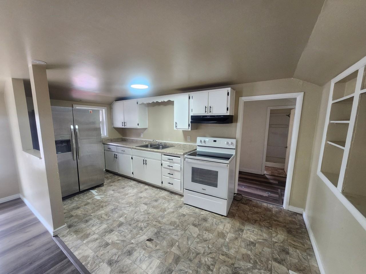 469 Van Buren St - Photo 4 of 11