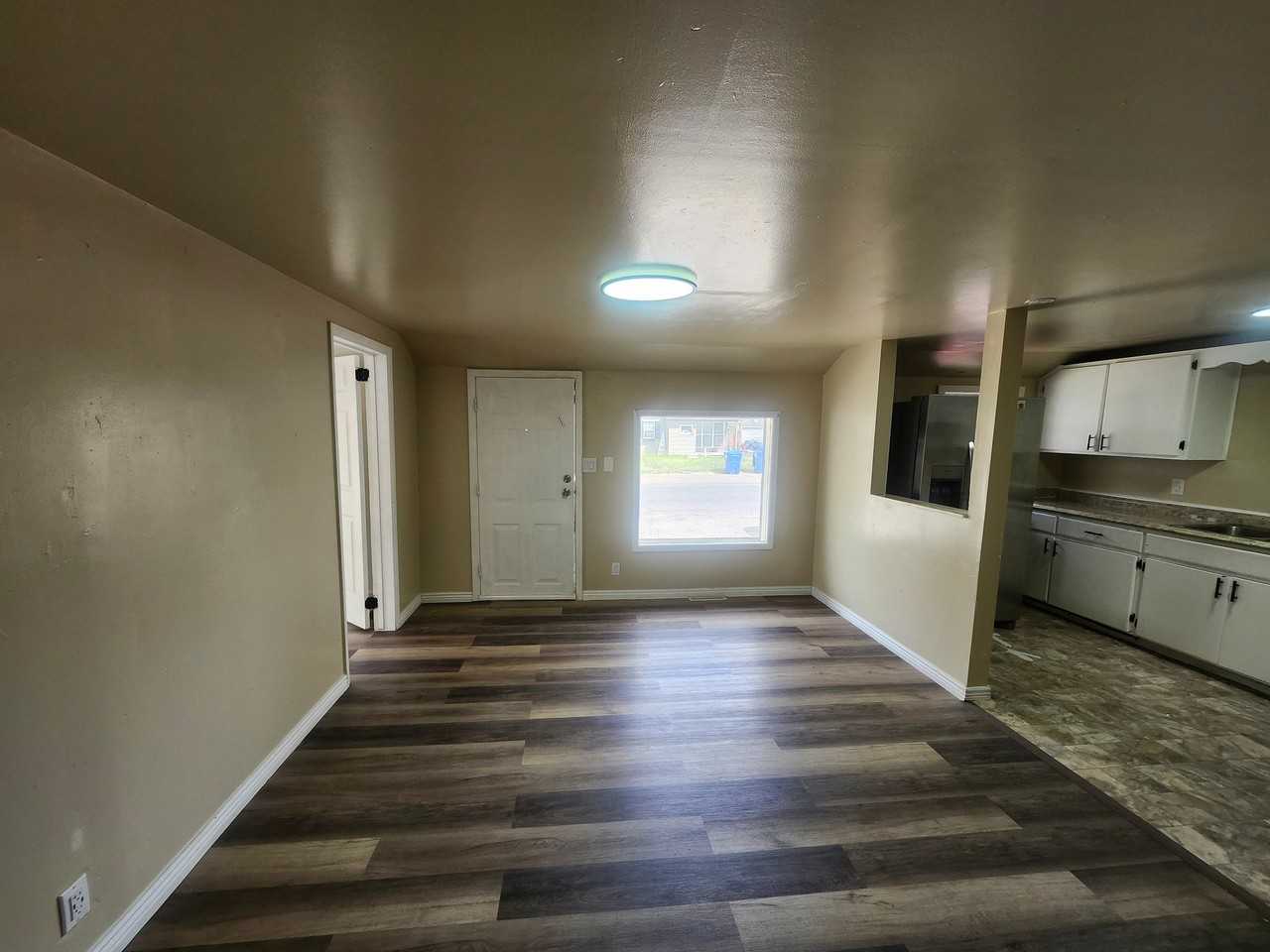 469 Van Buren St - Photo 5 of 11