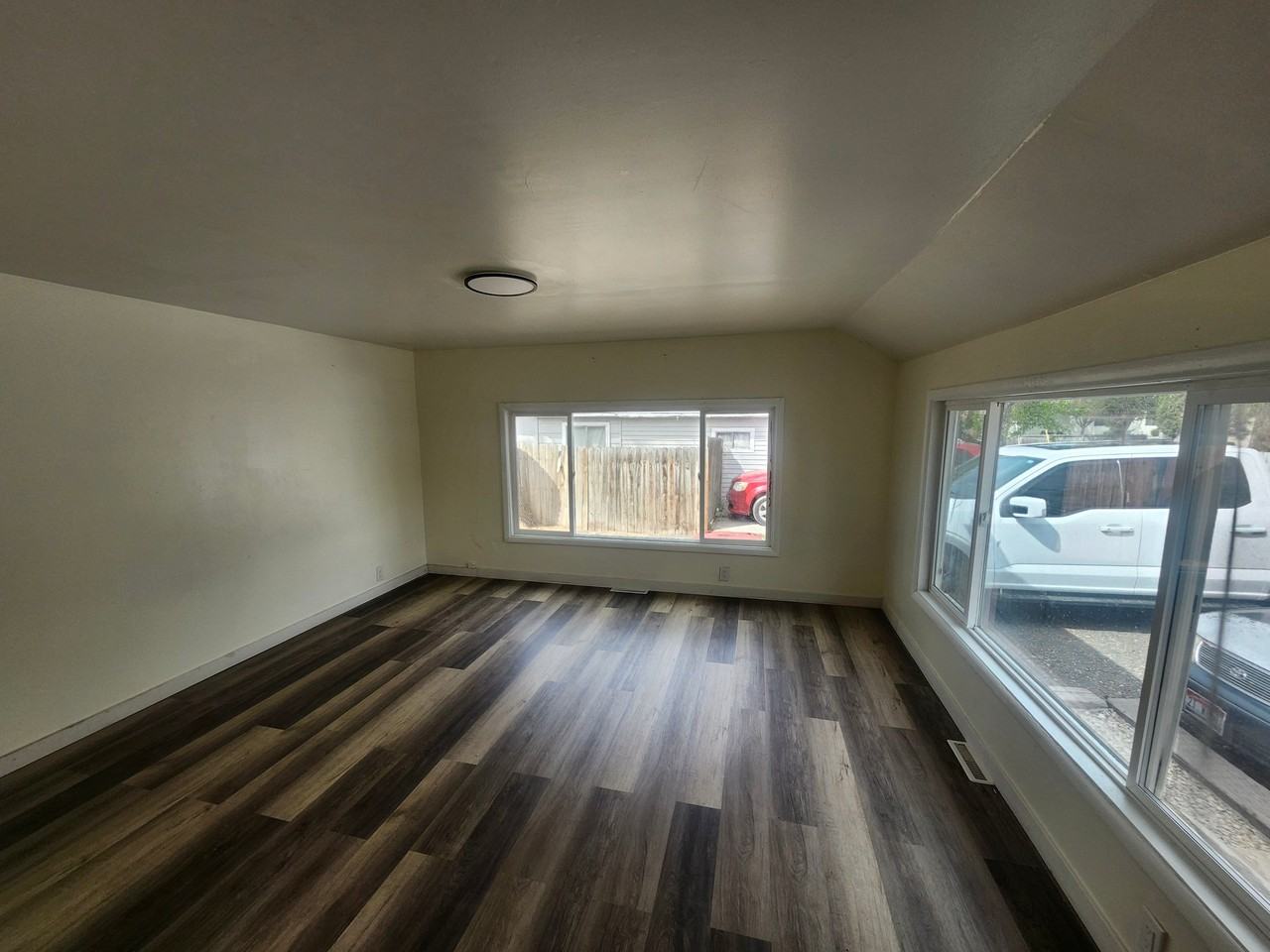 469 Van Buren St - Photo 6 of 11