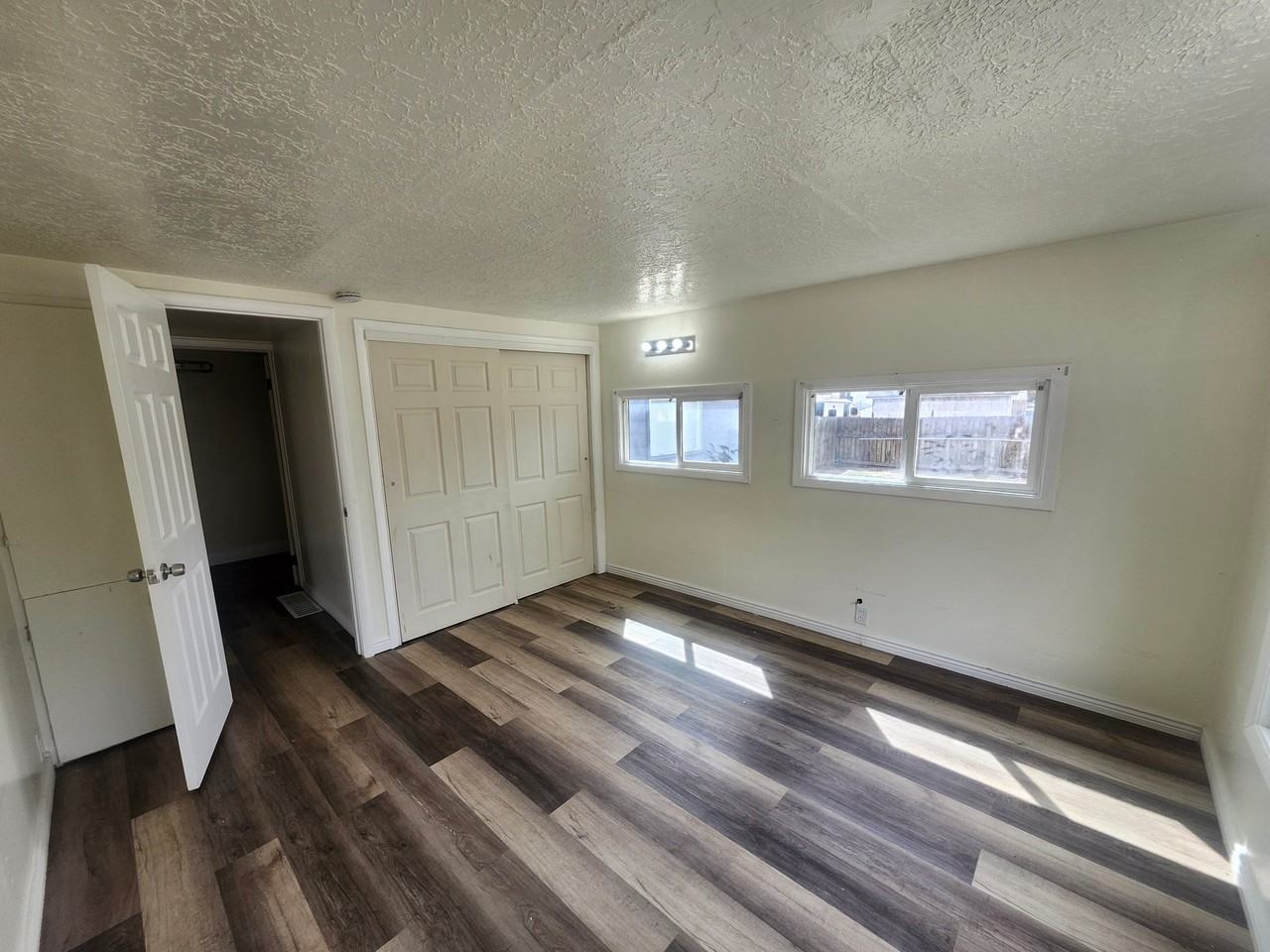 469 Van Buren St - Photo 7 of 11