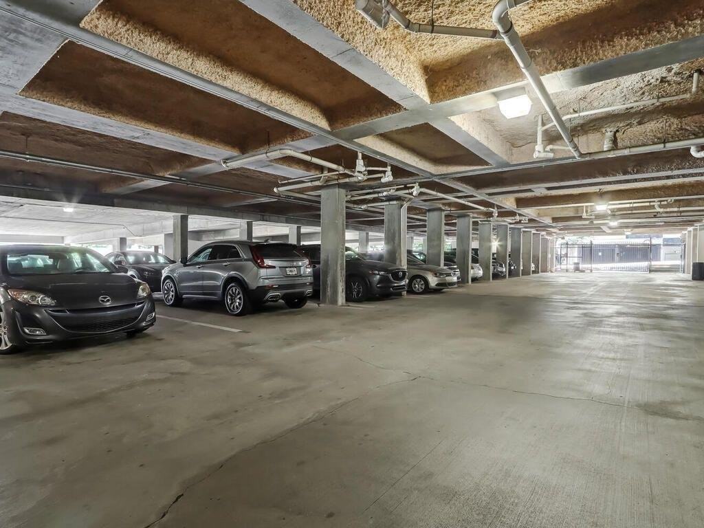 1074 Peachtree Walk Ne #B222 - Photo 5 of 19