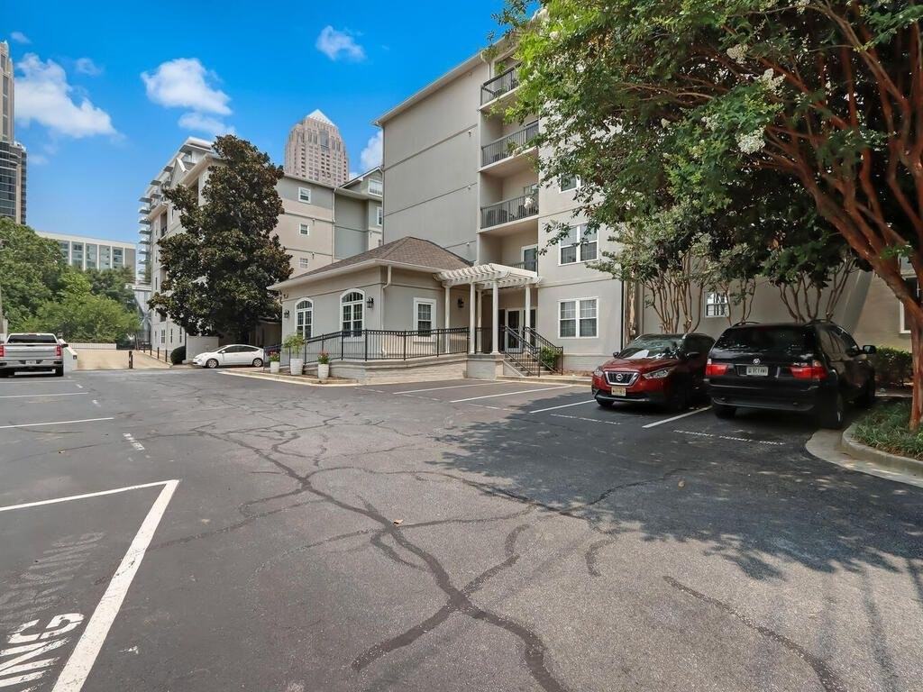 1074 Peachtree Walk Ne #B222 - Photo 6 of 19