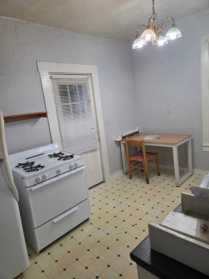 410 W Lapeer St #1 - Photo 7 of 7