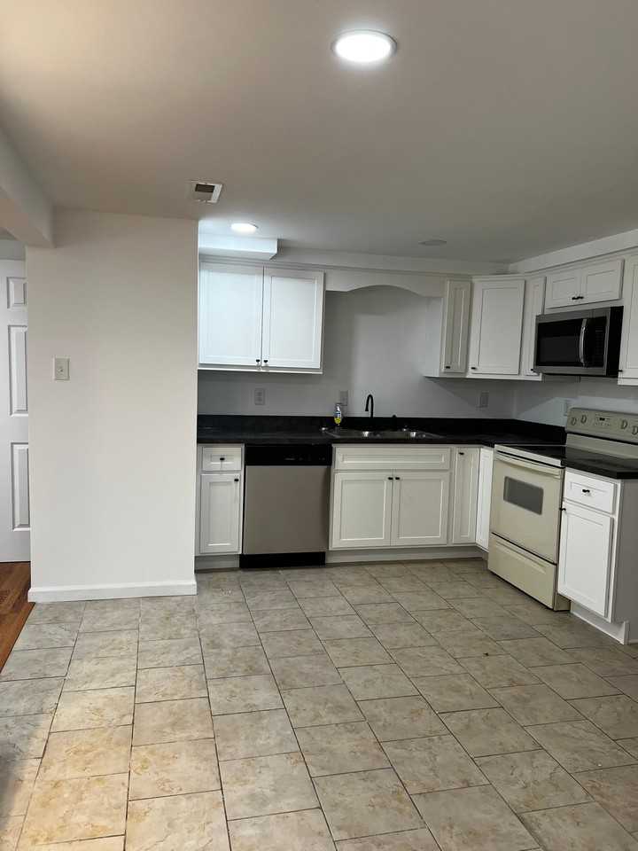 4432 Mockingbird Ln Apt B #B - Photo 4 of 11