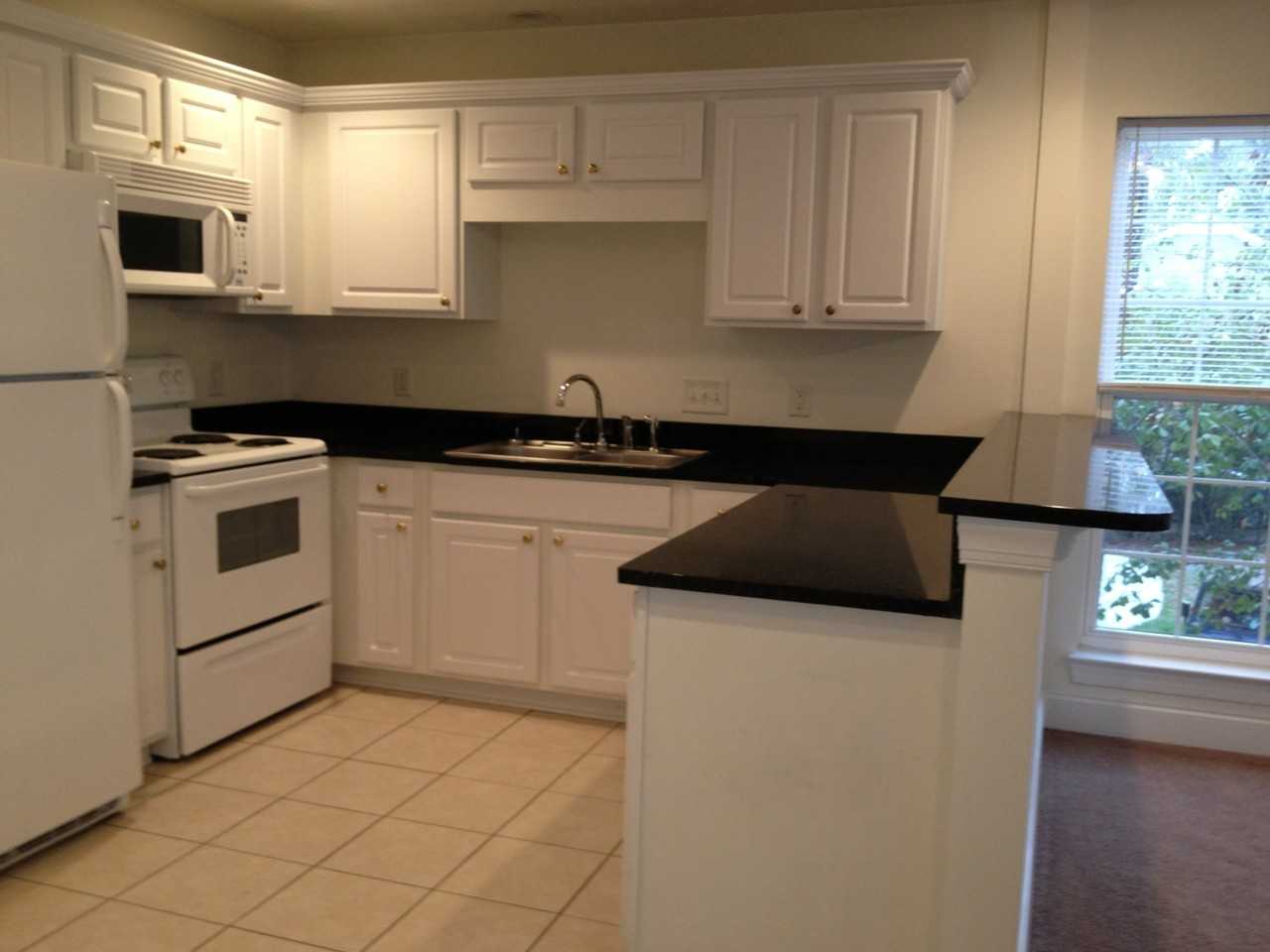 1016 Hickory Dr Apt B #1016B - Photo 3 of 14