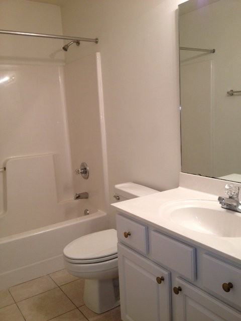 1016 Hickory Dr Apt B #1016B - Photo 5 of 14