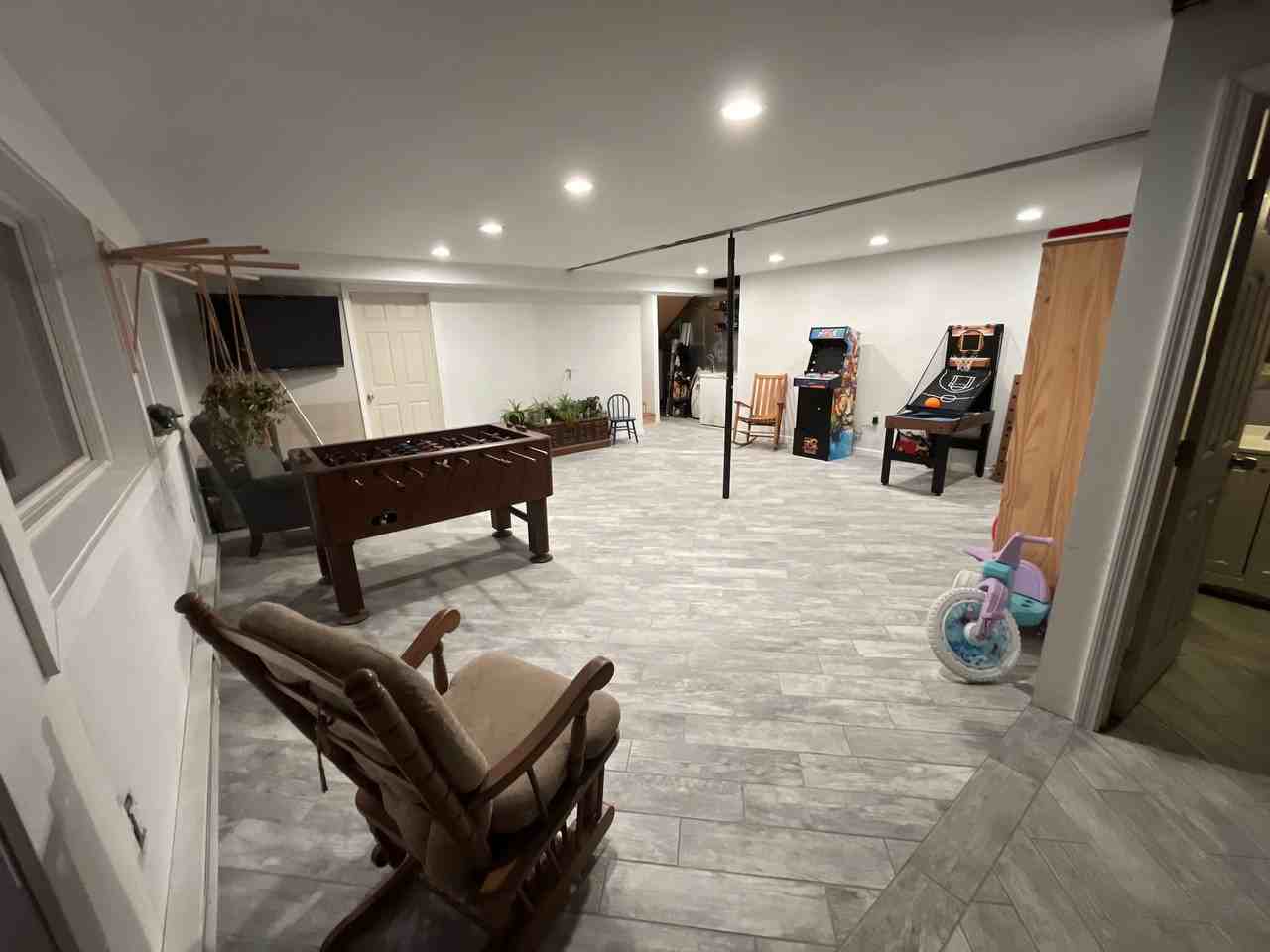902 Old Post Rd - Photo 2 of 20