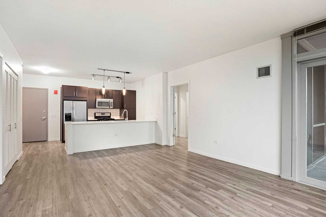 3748 N Halsted St - Photo 2 of 17