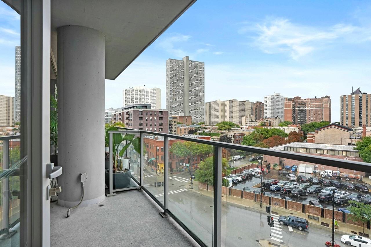 3748 N Halsted St - Photo 6 of 17