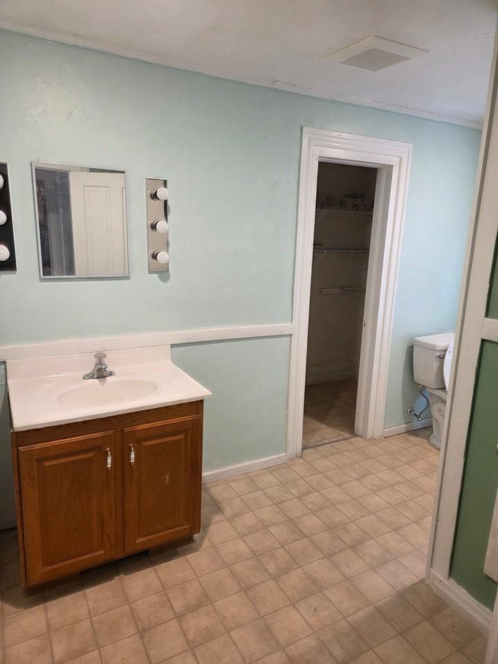 524 N Walnut Lansing Mi - Photo 6 of 9