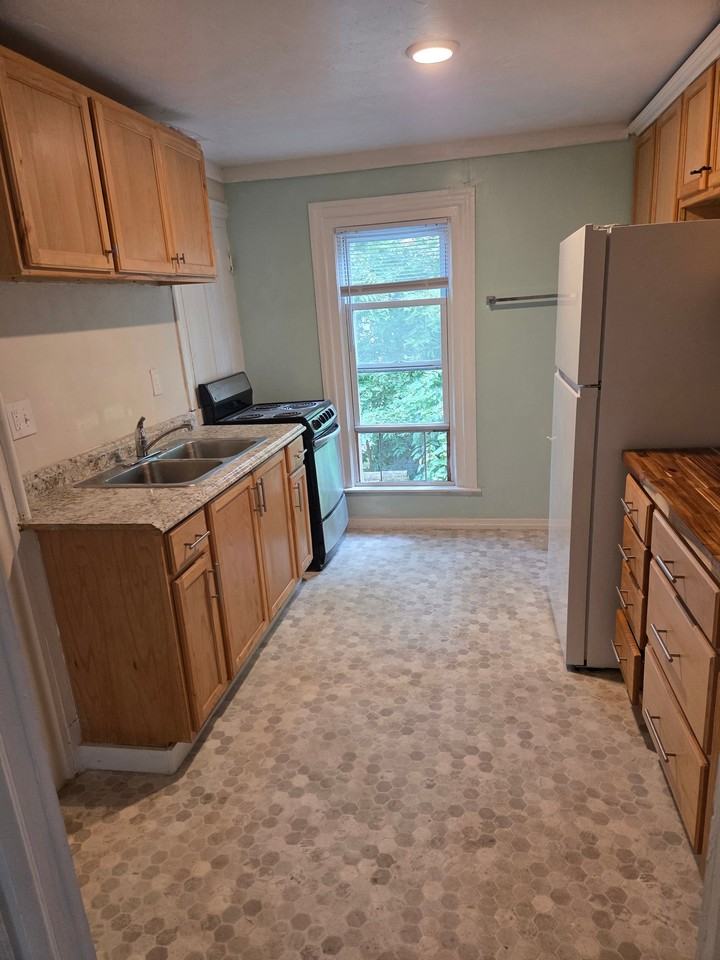 524 N Walnut Lansing Mi - Photo 7 of 9