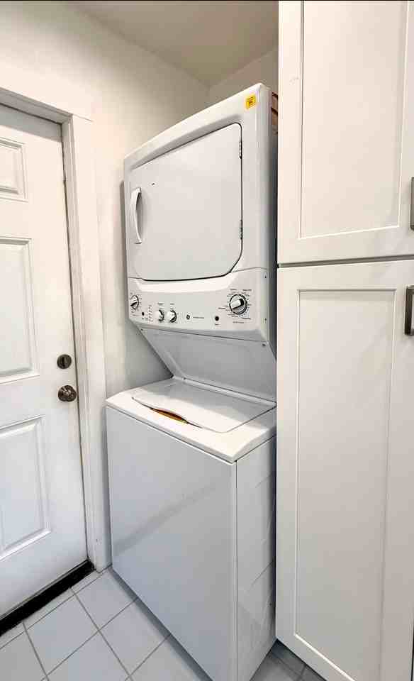 1438 11th St #B - Photo 3 of 8