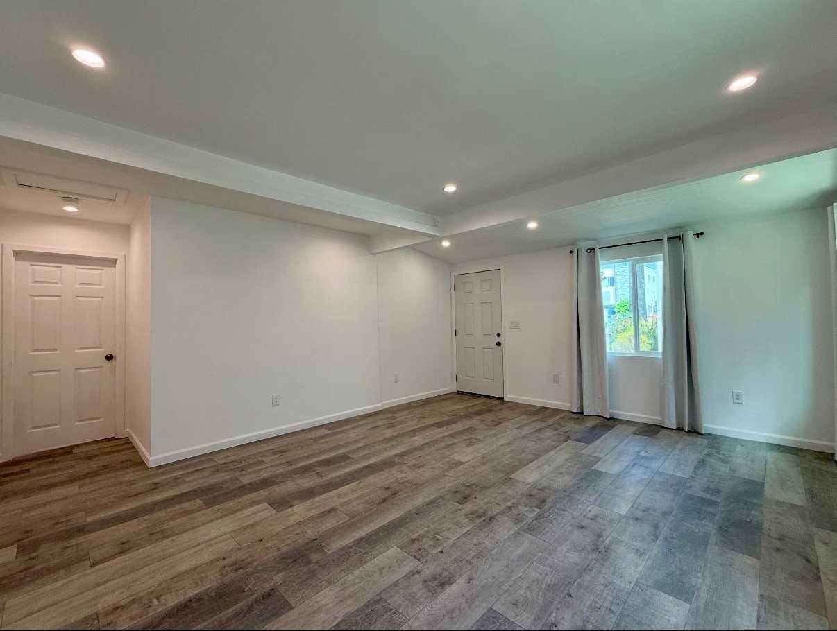 1438 11th St #B - Photo 6 of 8