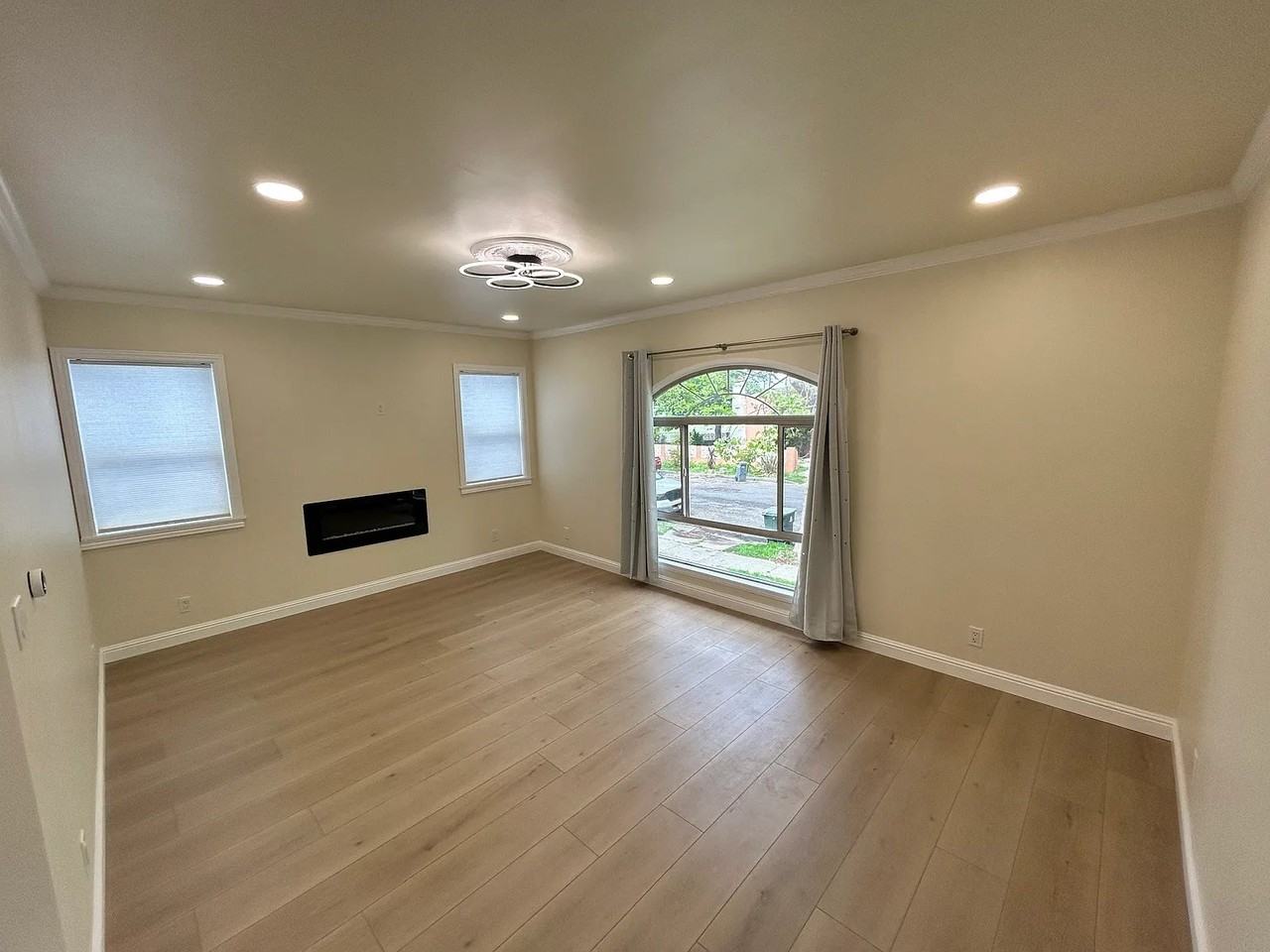 415 Wallace Ave #1 - Photo 4 of 10