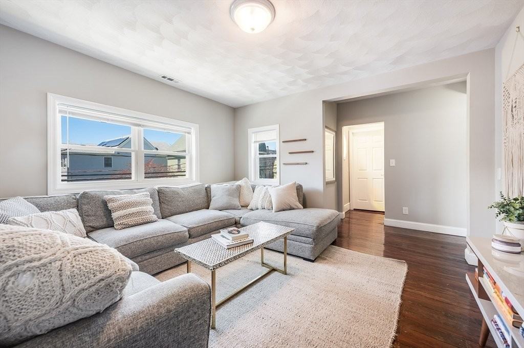 64 Parker St - Photo 3 of 11