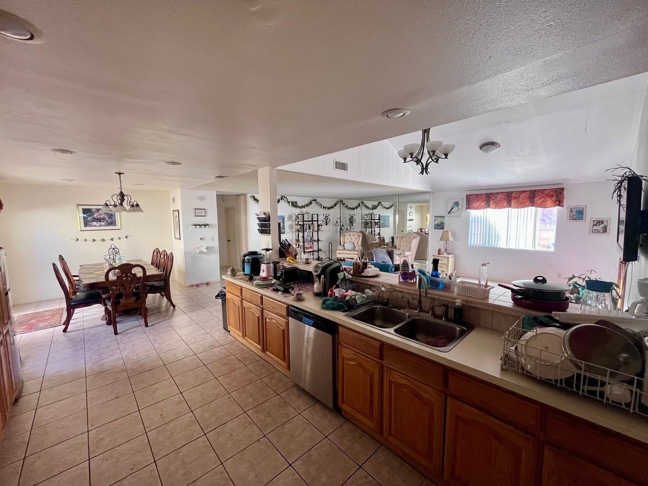 2346 Seabright Ave - Photo 3 of 12
