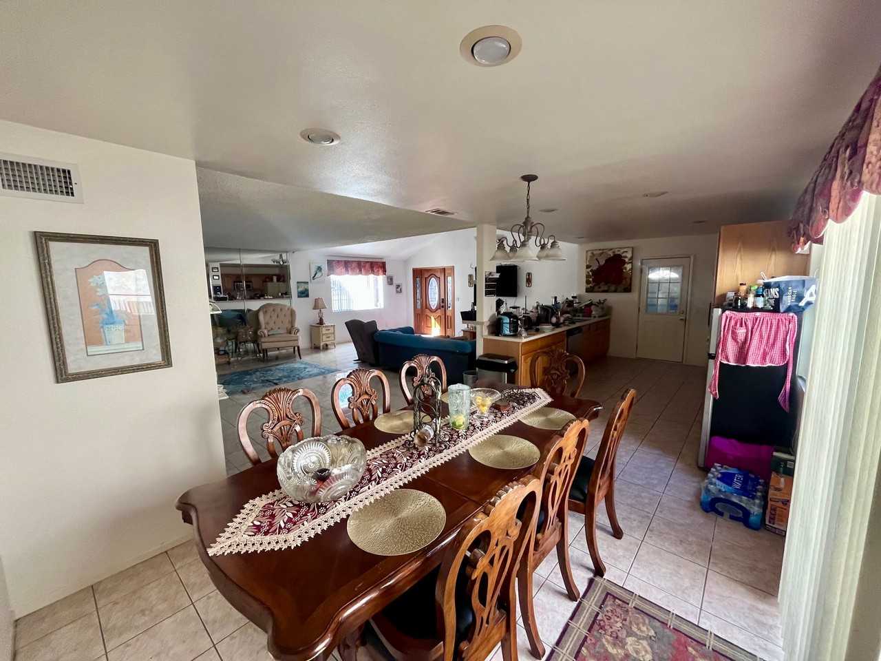 2346 Seabright Ave - Photo 4 of 12