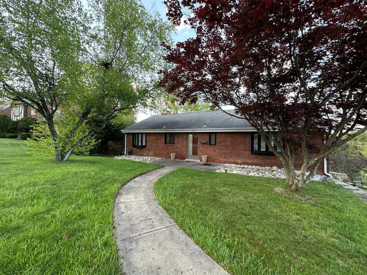 547 Greenhurst Dr - Photo 2 of 19