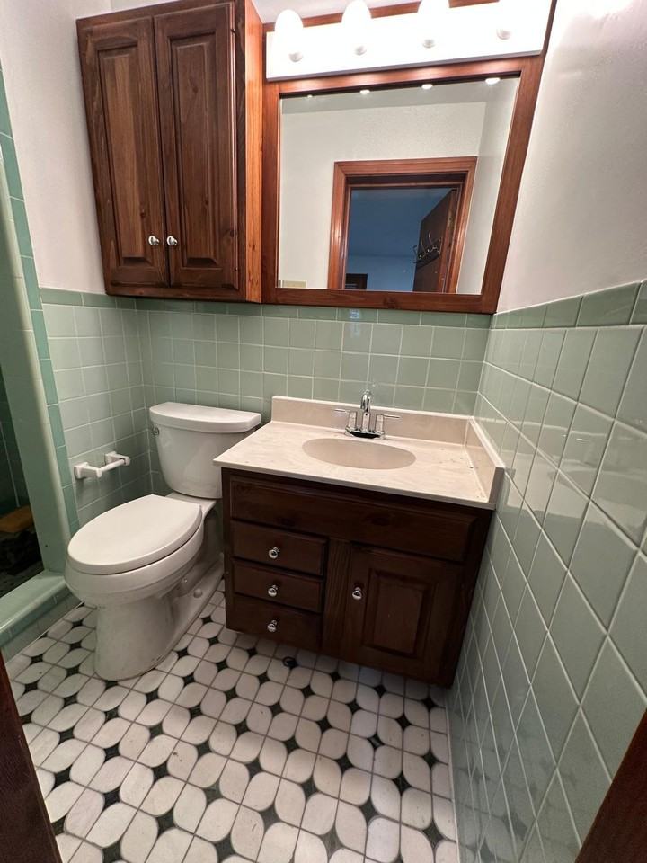 547 Greenhurst Dr - Photo 4 of 19